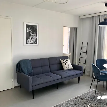 Top Floor One Bedroom With Balcony